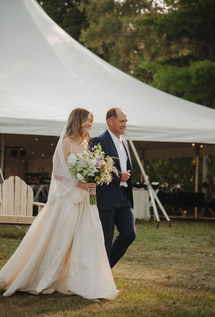 La robe sur mesure de Molli : quand la tradition devient création